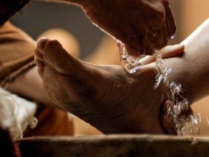 b66794e27b76588775aa848a1c6dcc04_wash-his-disciples-woman-washing-jesus-feet-clipart_1024-768
